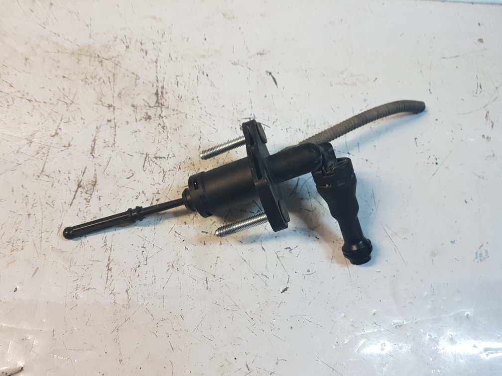 2010 - 2012 Saab 95  Saloon Clutch Master Cylinder 55561918