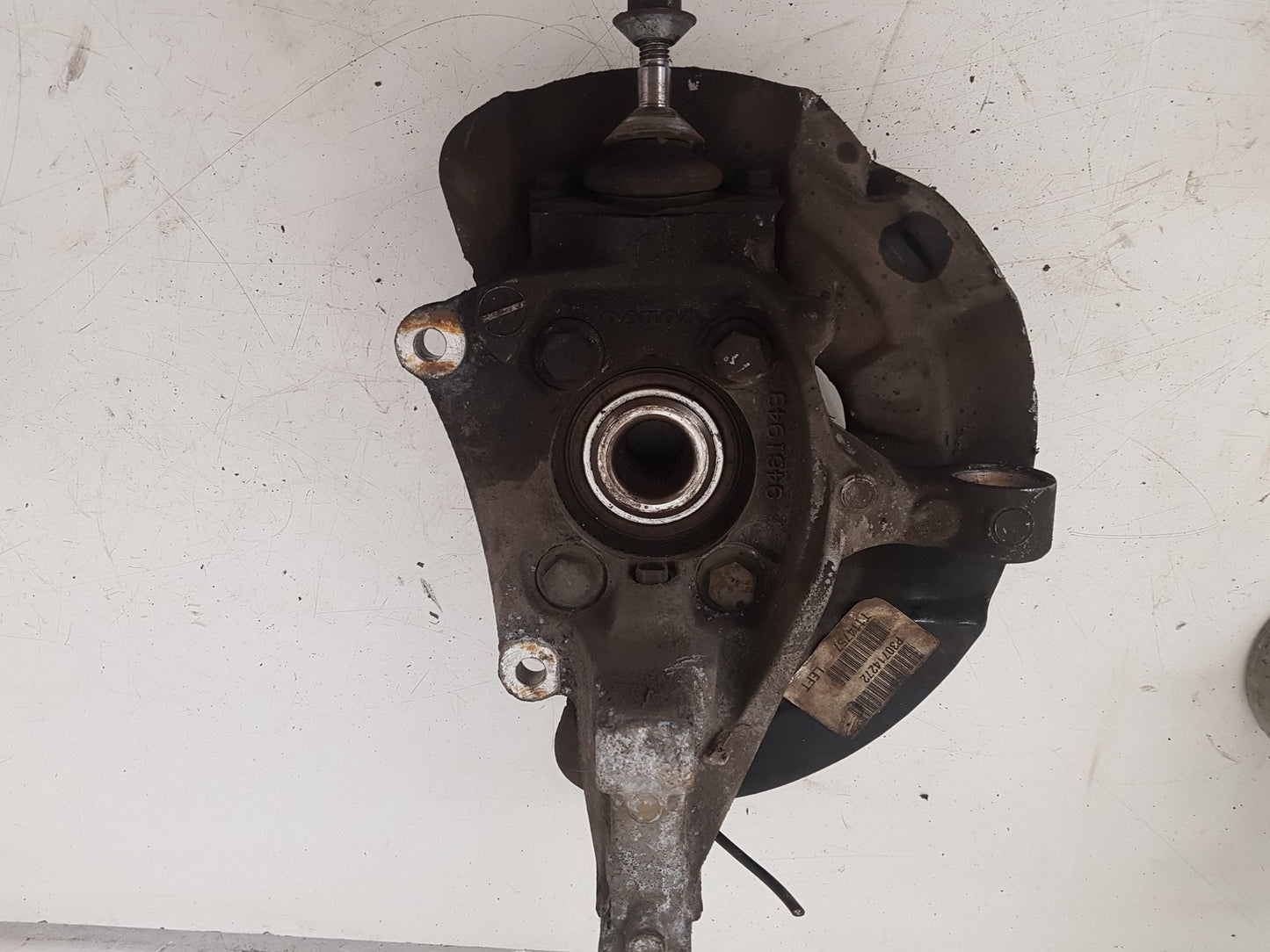 2005 Volvo S60  Saloon HUB (FRONT) LH 30714272