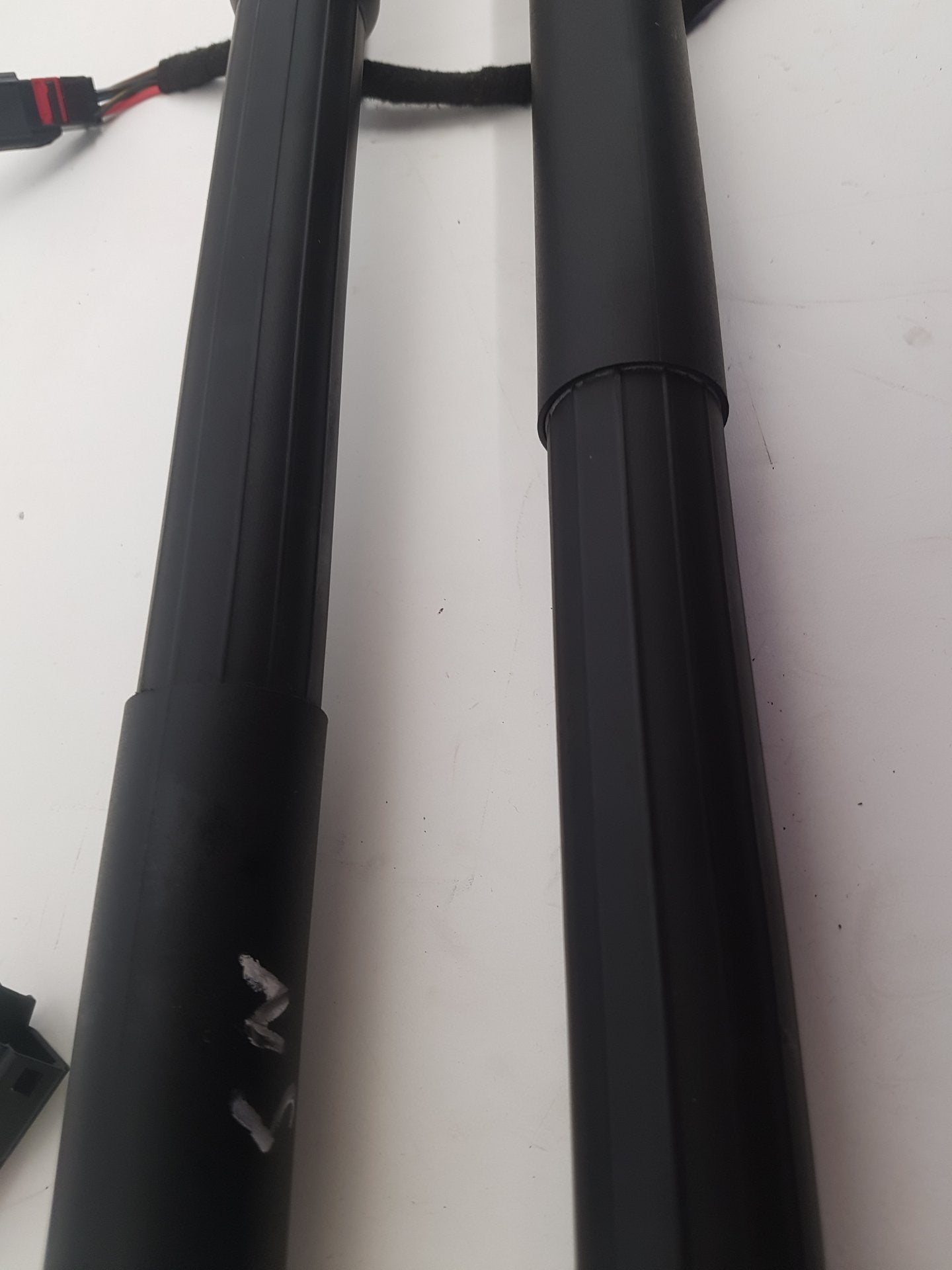 2010 - 2014 Volvo XC60  Estate POWER TAILGATE STRUTS (PAIR) 31386706