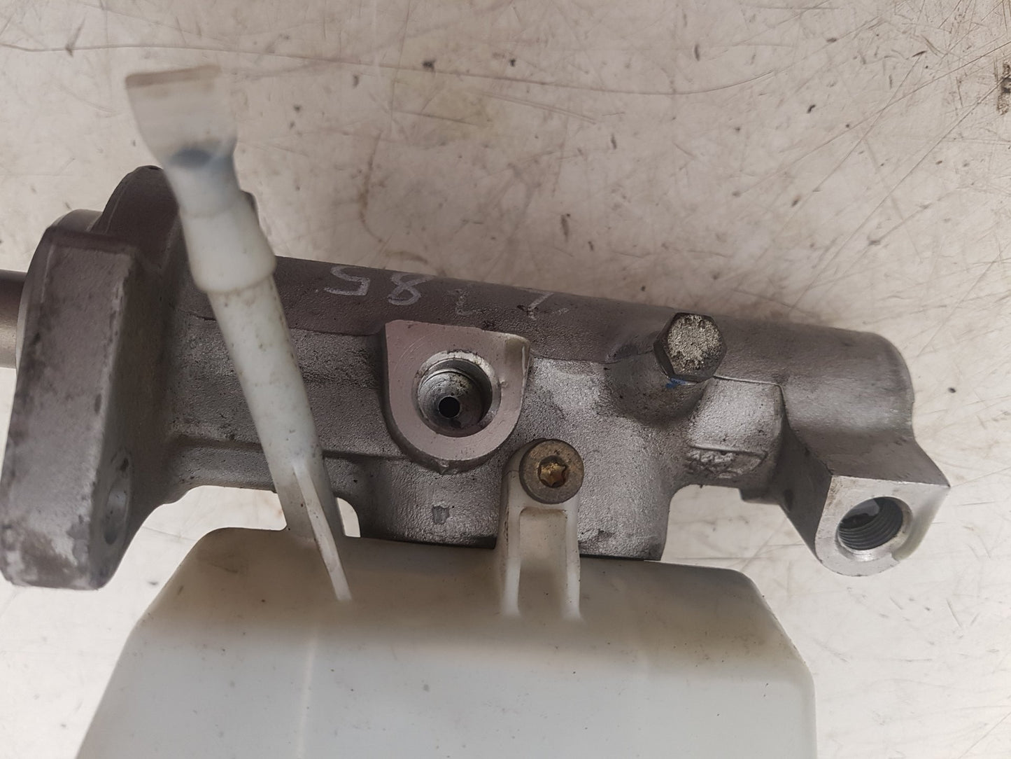 2011 - 2014 Volvo XC90  Estate BRAKE FLUID RESERVOIR AND MASTER CYLINDER