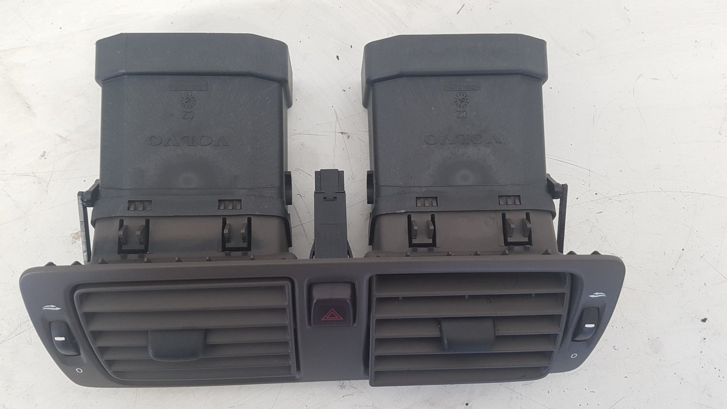 2007 - 2010 Volvo V50 545 Estate Dash Air Vent Centre 39879332