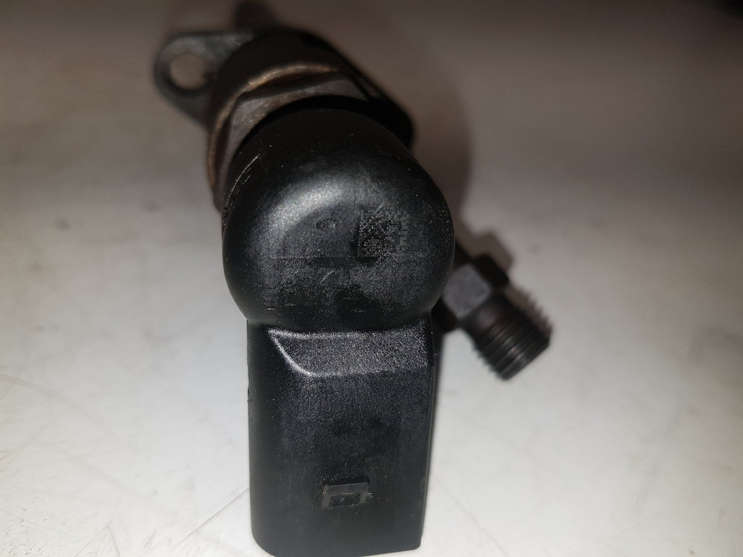 2006 - 2011 Volvo C70  Convertible Fuel Injector 9659337980