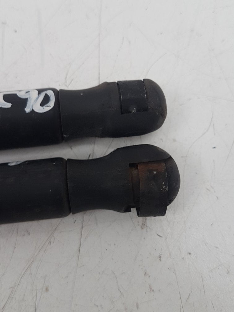 2005 - 2010 Volvo XC90  Estate TAILGATE STRUTS/RAMS - PAIR 30634580