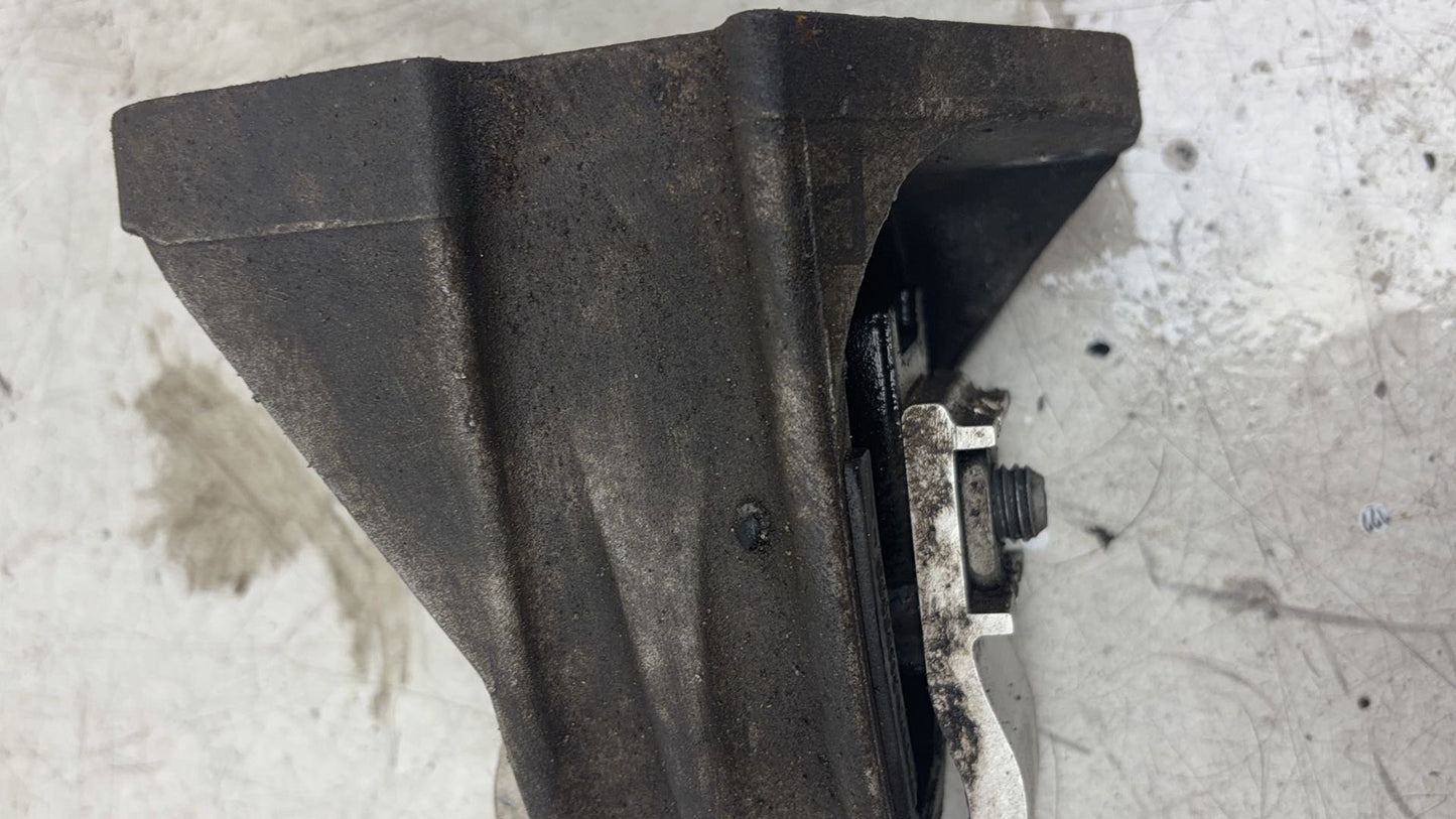 2017 - 2025 Volvo V90 235, 236 Estate Right Engine Mount 32139982