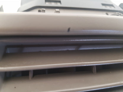 2005 Volvo V50  Estate AIR VENT (CENTRE FRONT)