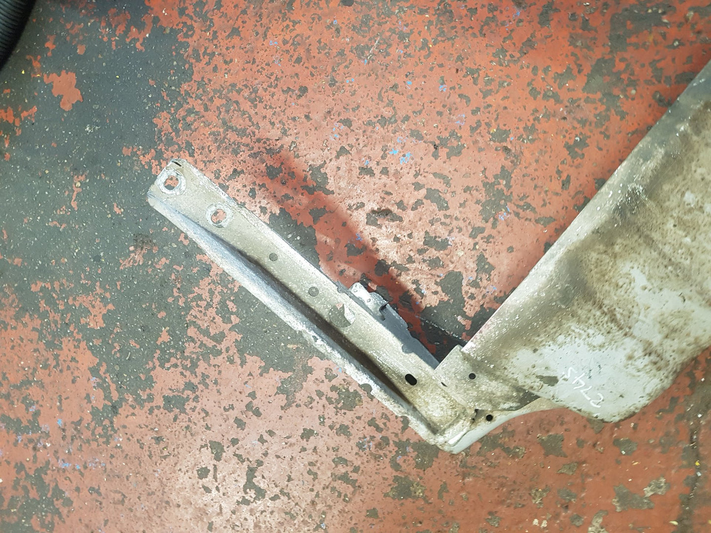 2004 Volvo XC90  Estate Front Bumper Under Tray