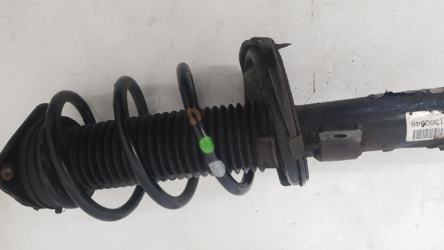 2012 - 2015 Volvo V40  Hatchback Right Front Shock Absorber 31360946
