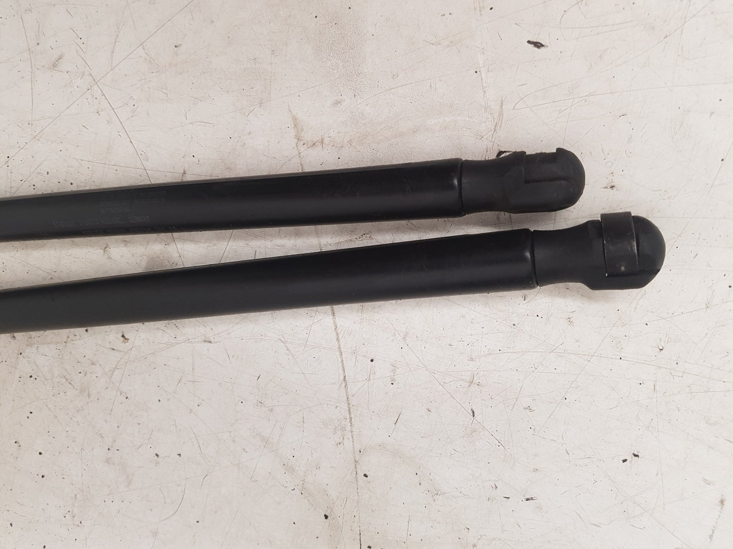 2005 - 2010 Volvo XC90  Estate TAILGATE STRUTS/RAMS - PAIR 30634580