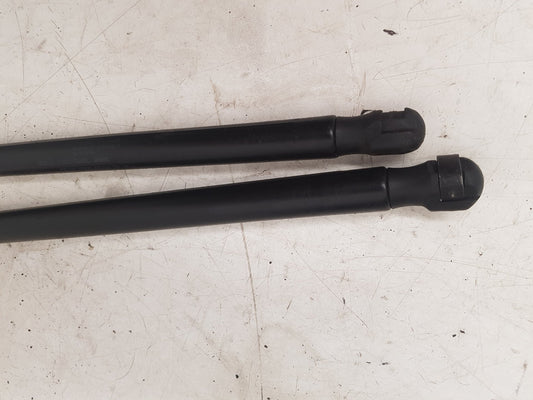 2005 - 2010 Volvo XC90  Estate TAILGATE STRUTS/RAMS - PAIR 30634580