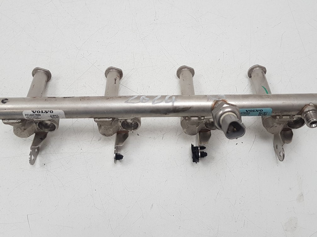 2015 - 2019 Volvo V40 Cross Country  Hatchback Injection Rail 31478555 31465788