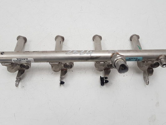 2015 - 2019 Volvo V40 Cross Country  Hatchback Injection Rail 31478555 31465788