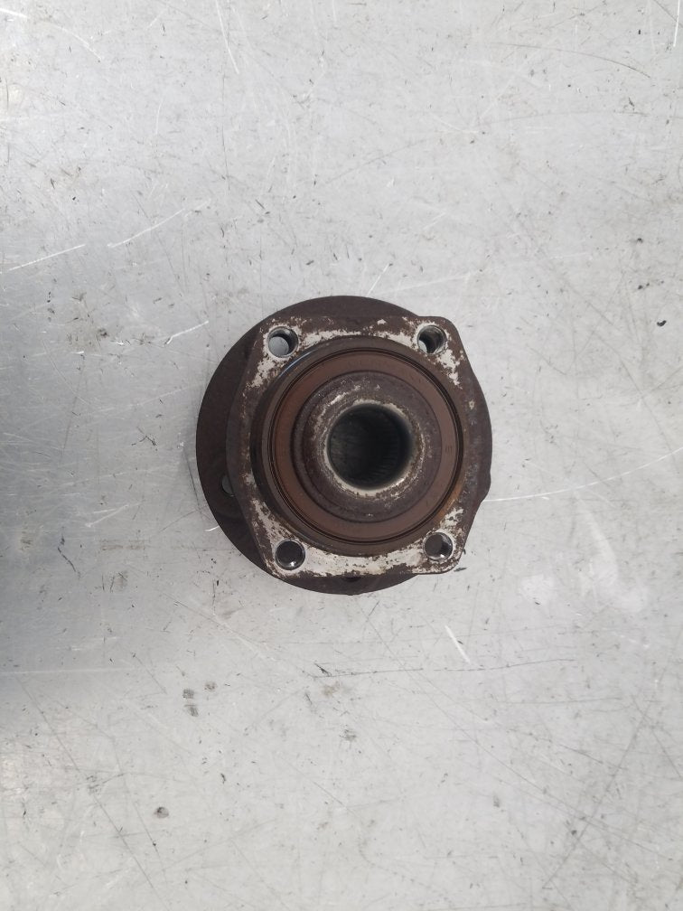 1997 - 2000 Volvo V70  Estate Right Front Hub Assembly