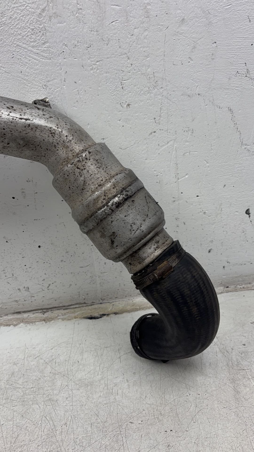 2007 - 2014 Volvo V70   TURBO HOSE 31319820