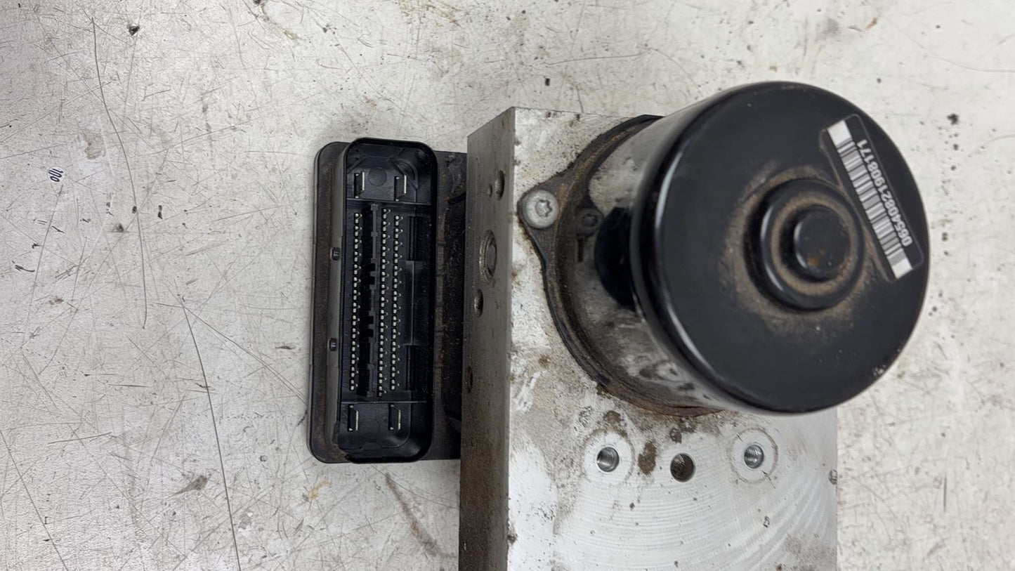 2004 - 2007 Volvo XC70  Estate ABS Pump 30793445