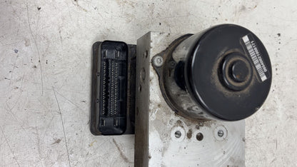 2004 - 2007 Volvo XC70  Estate ABS Pump 30793445