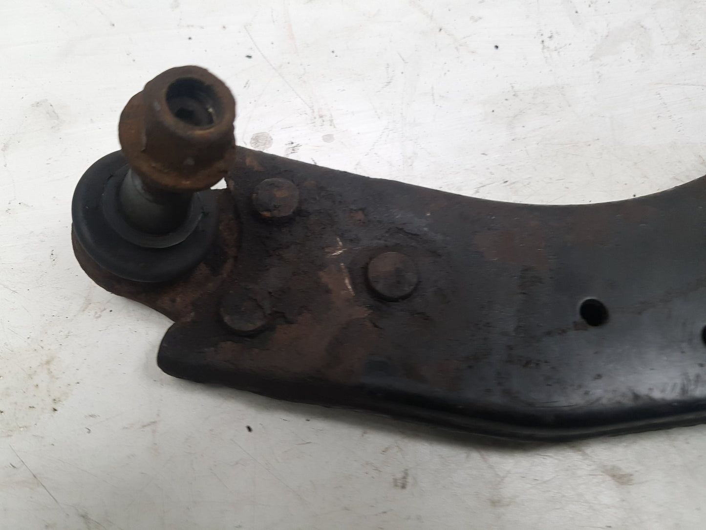 2006-2013 Volvo C70 II Front Right Lower Control Arm Wishbone 3M51-3A423-EP