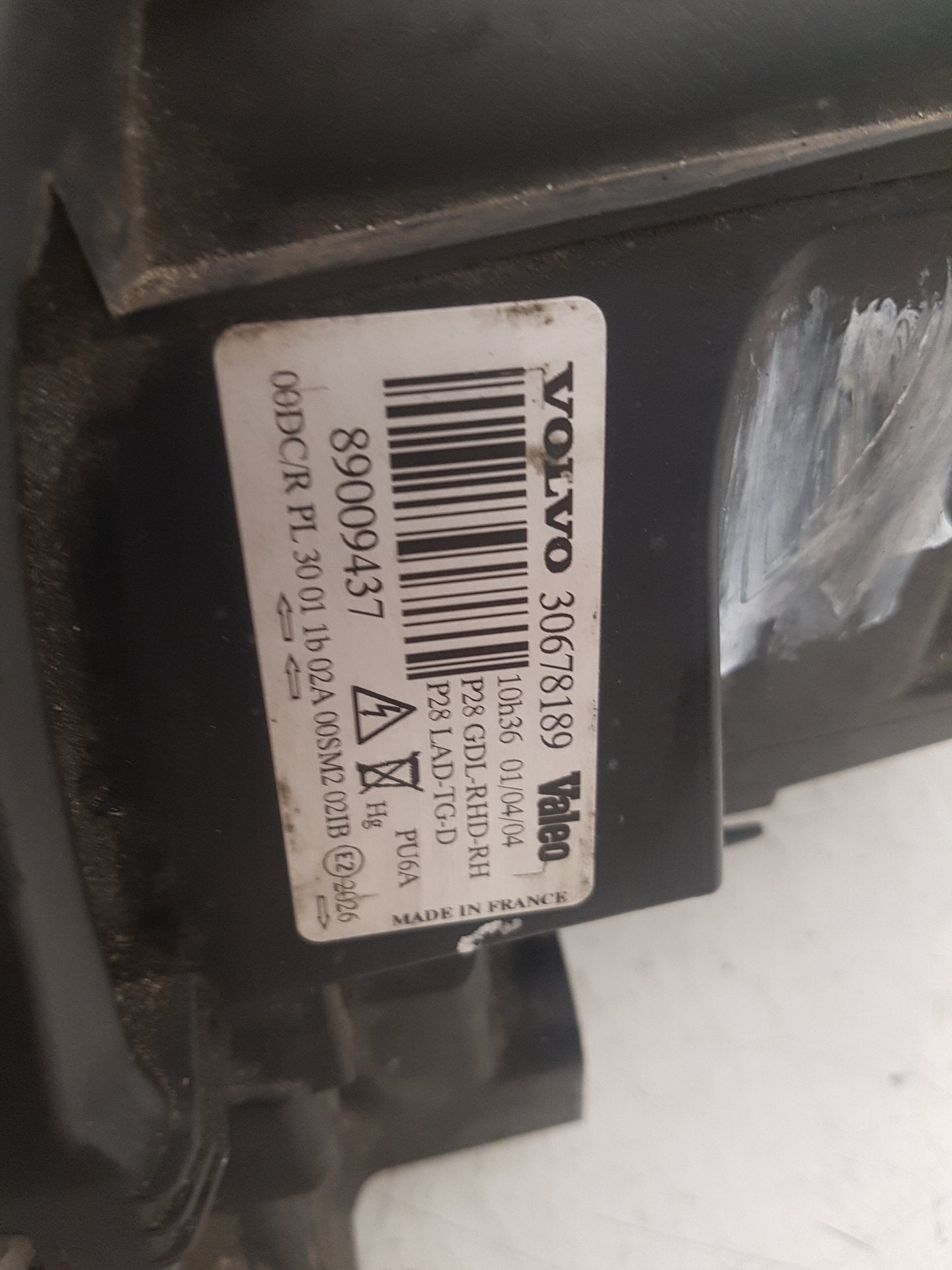 2002 - 2006 Volvo XC90  Estate Right Headlight 30678189