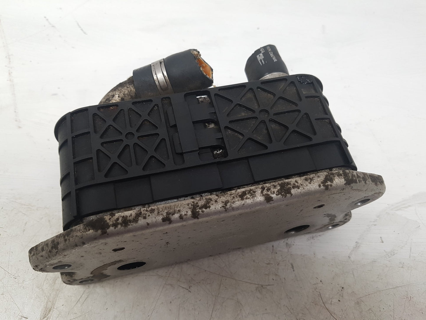 2006 - 2013 Volvo C70  Convertible Engine Oil Cooler 30751937