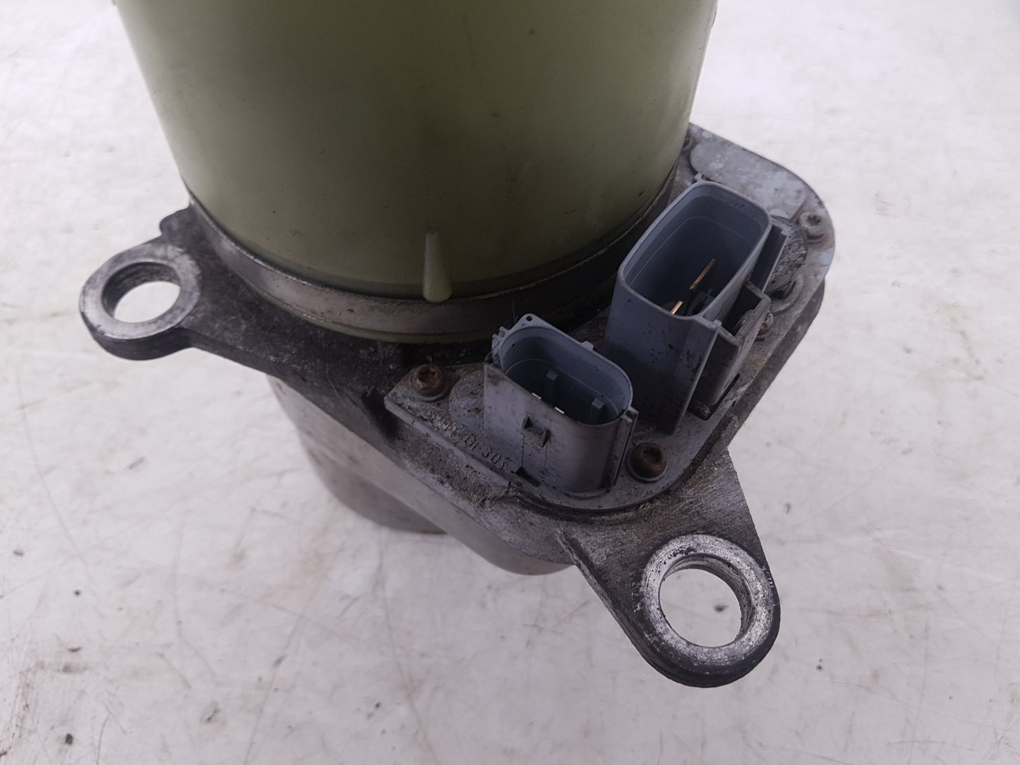 2006 - 2012 Volvo C30  Hatchback Power Steering Pump 31302196