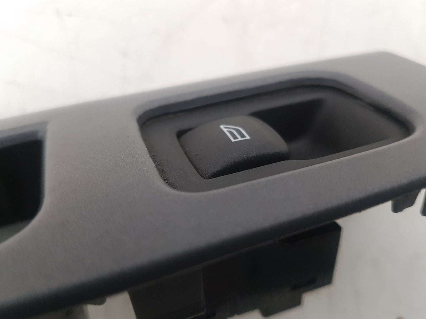 2005 - 2012 Volvo S40  Saloon Right Rear Window Switch 31295736