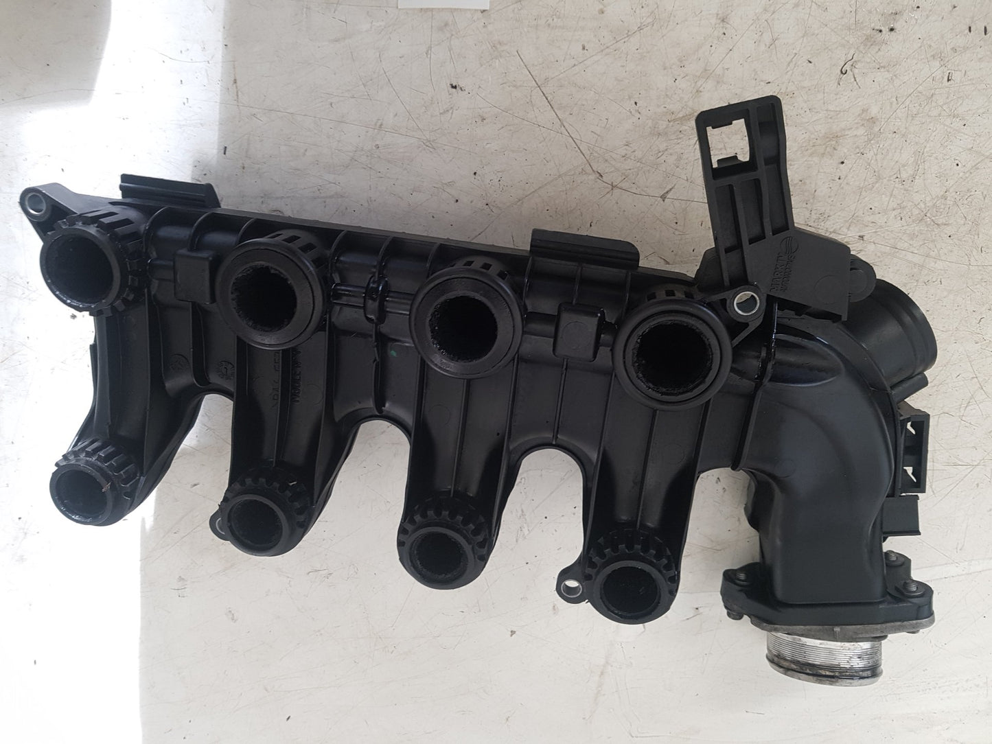 2008 - 2012 Volvo V50  Hatchback Intake Manifold 993390