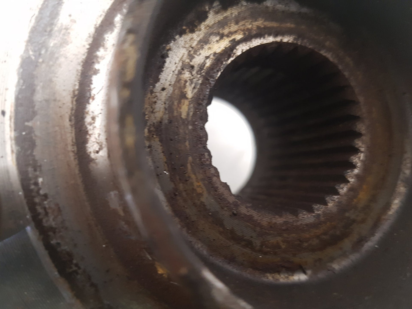 2010 - 2012 Saab 9-5  Saloon Right Front Hub Assembly