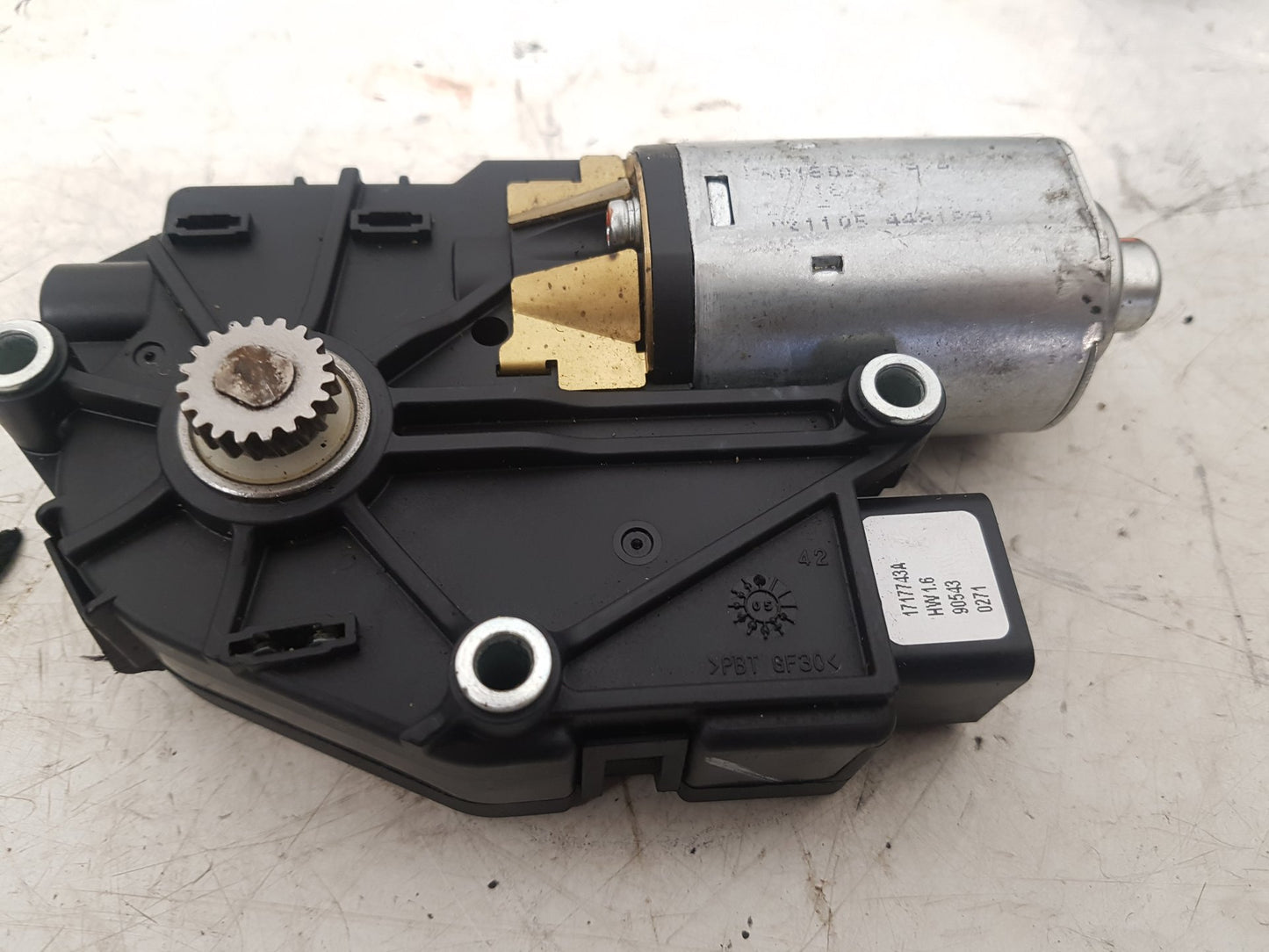 2006 - 2010 Volvo C70   Sunroof Motor 1717743A