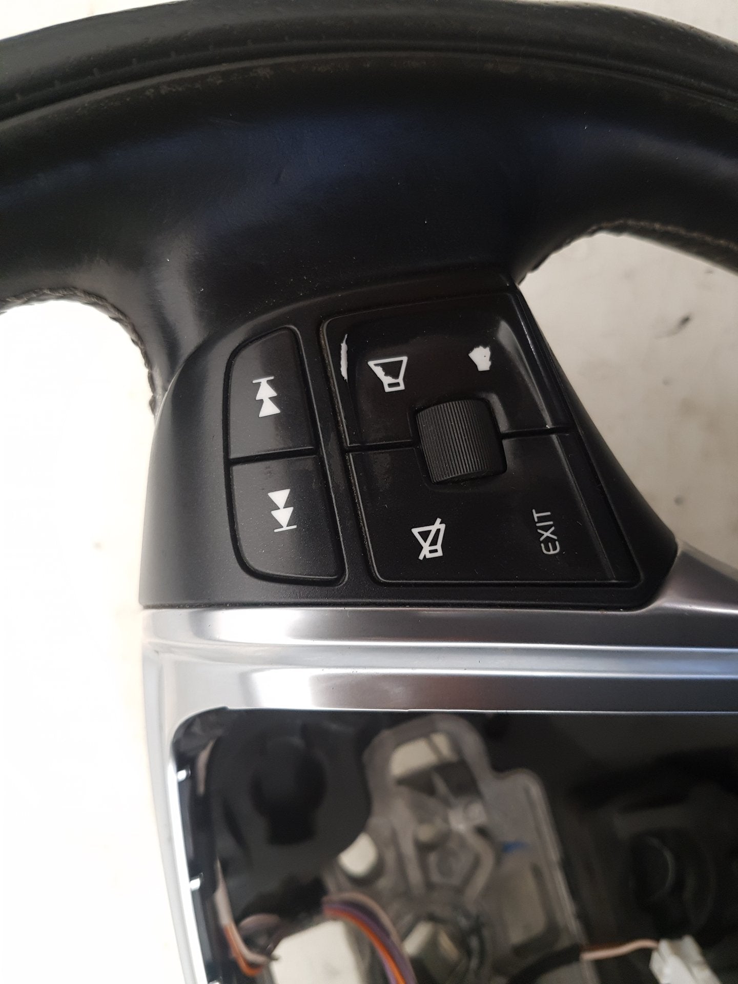2012 - 2015 Volvo V40  Hatchback Steering Wheel 34152636B 31332927