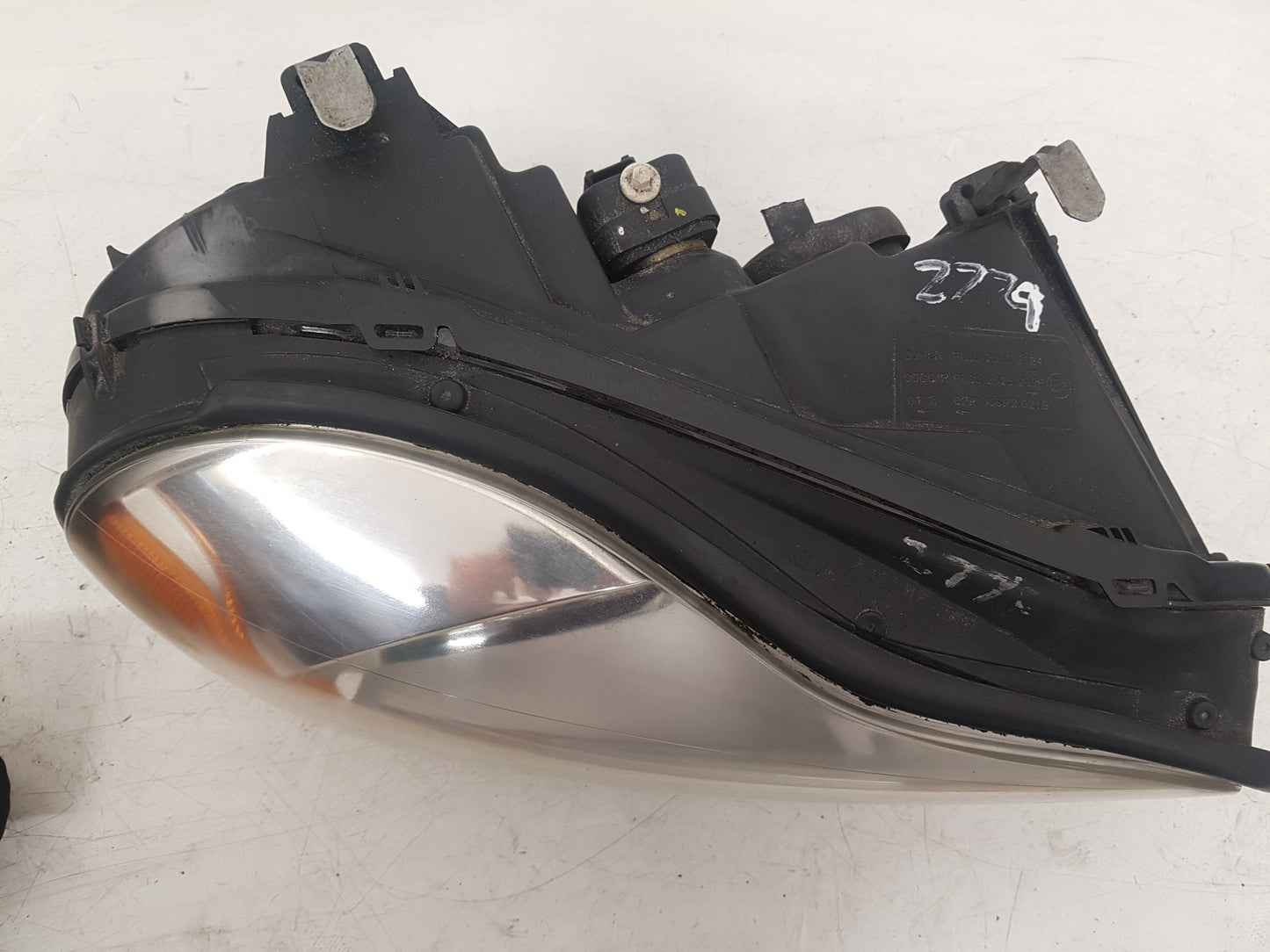 2002 - 2006 Volvo XC90  Estate Right Headlight 30678189
