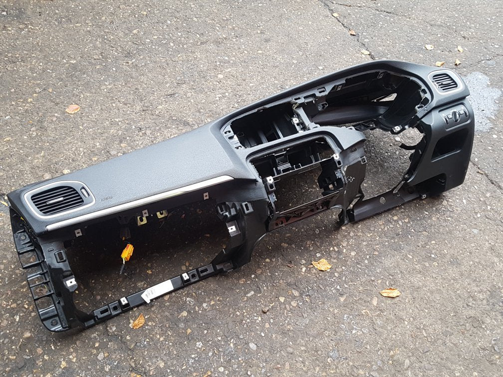 2012 - 2017 Volvo V40  Hatchback Dash Assembly