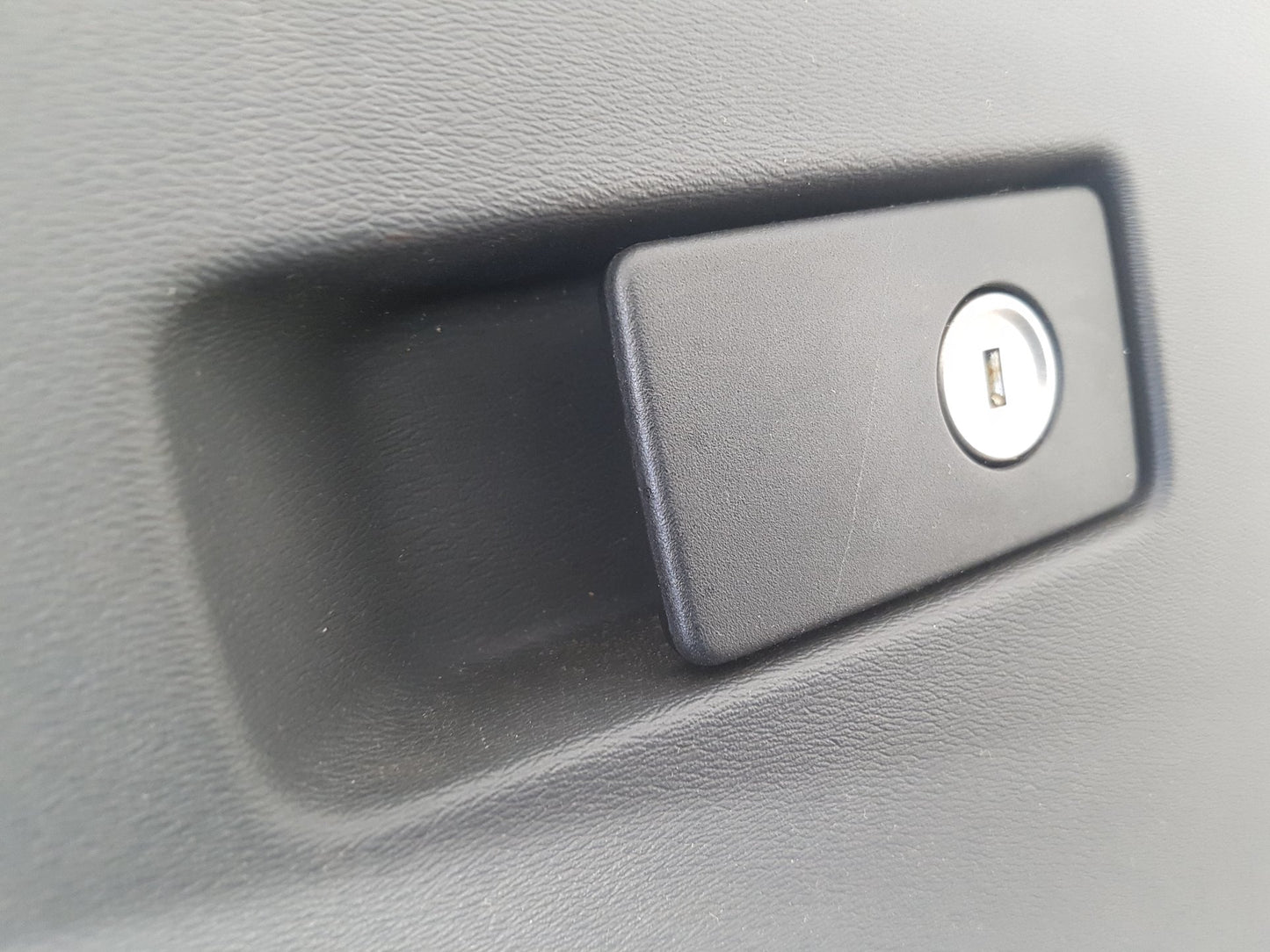 2007 - 2010 Volvo V70  Estate Glove Box 30676279