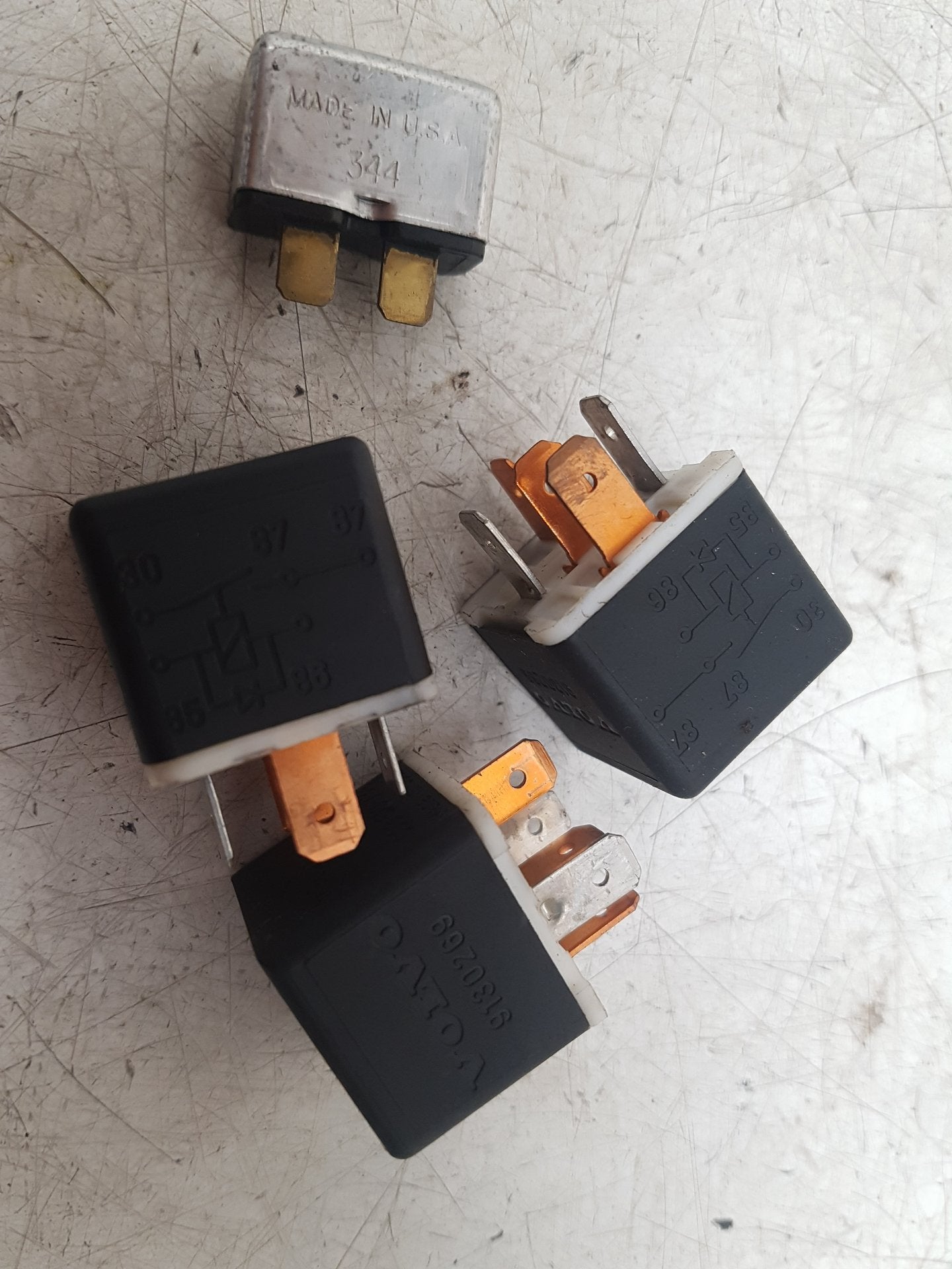 1992 - 1997 Volvo 850  Estate RELAYS 9130269