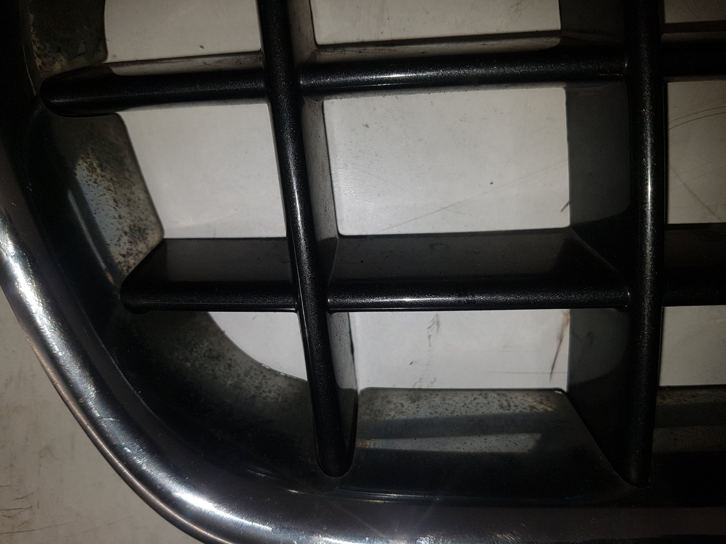 2007 - 2013 Volvo C70  Convertible FRONT GRILL 08620343