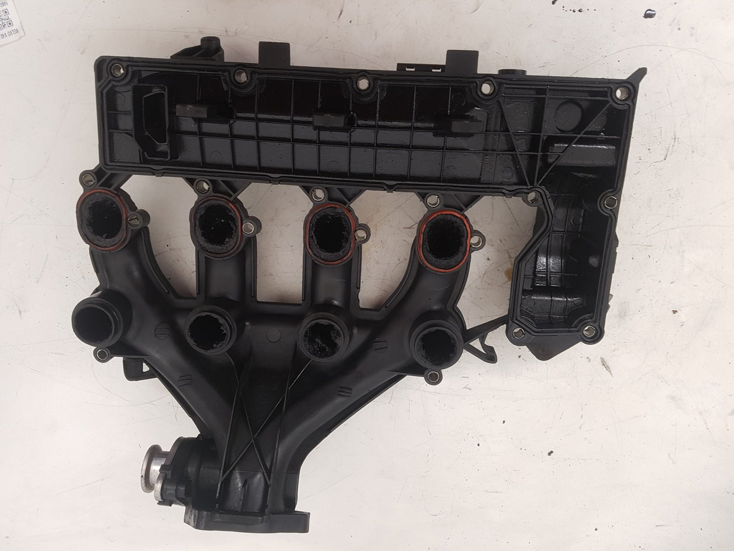 2012 - 2015 Volvo V40  Hatchback ROCKER VALVE COVER 6ASIEMENS005