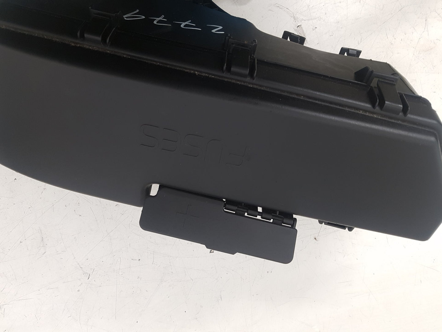 2005 - 2011 Volvo XC90   Engine Fuse Box 30679527