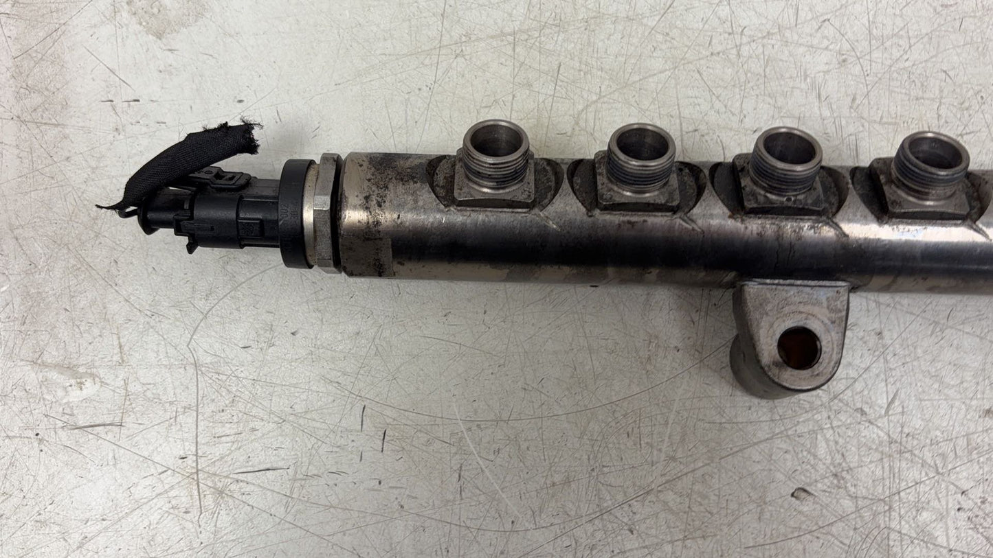 2011 - 2014 Volvo V60 I 155 Estate Injection Rail 30777759