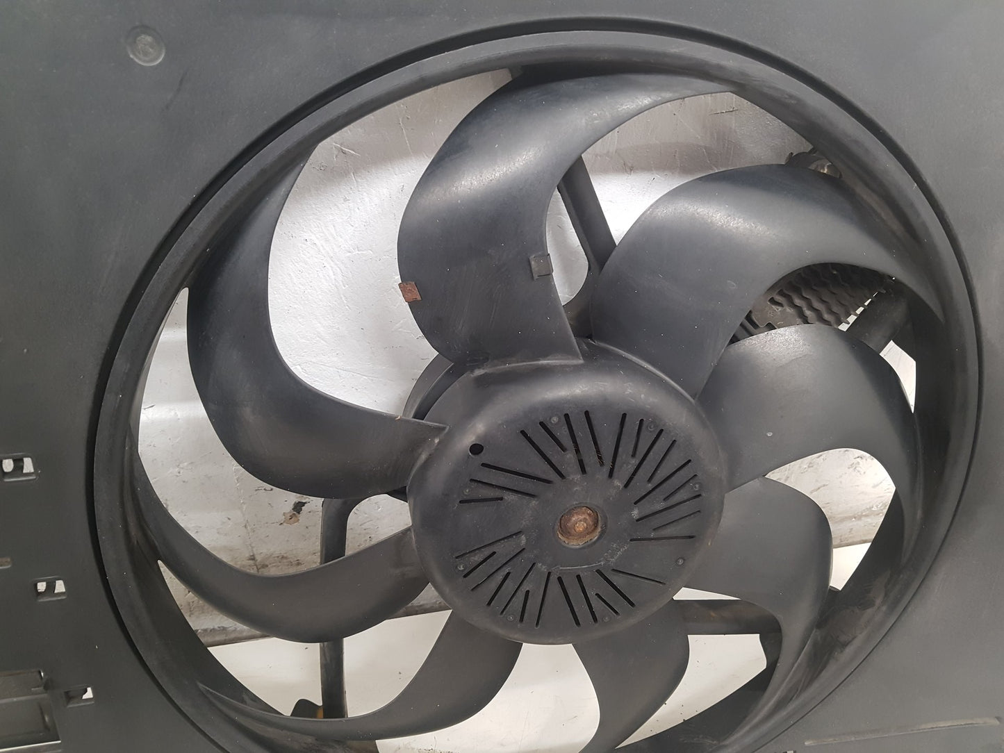 2008 - 2016 Volvo V70  Estate RADIATOR FAN & COWLING (A/C CAR) 31305135