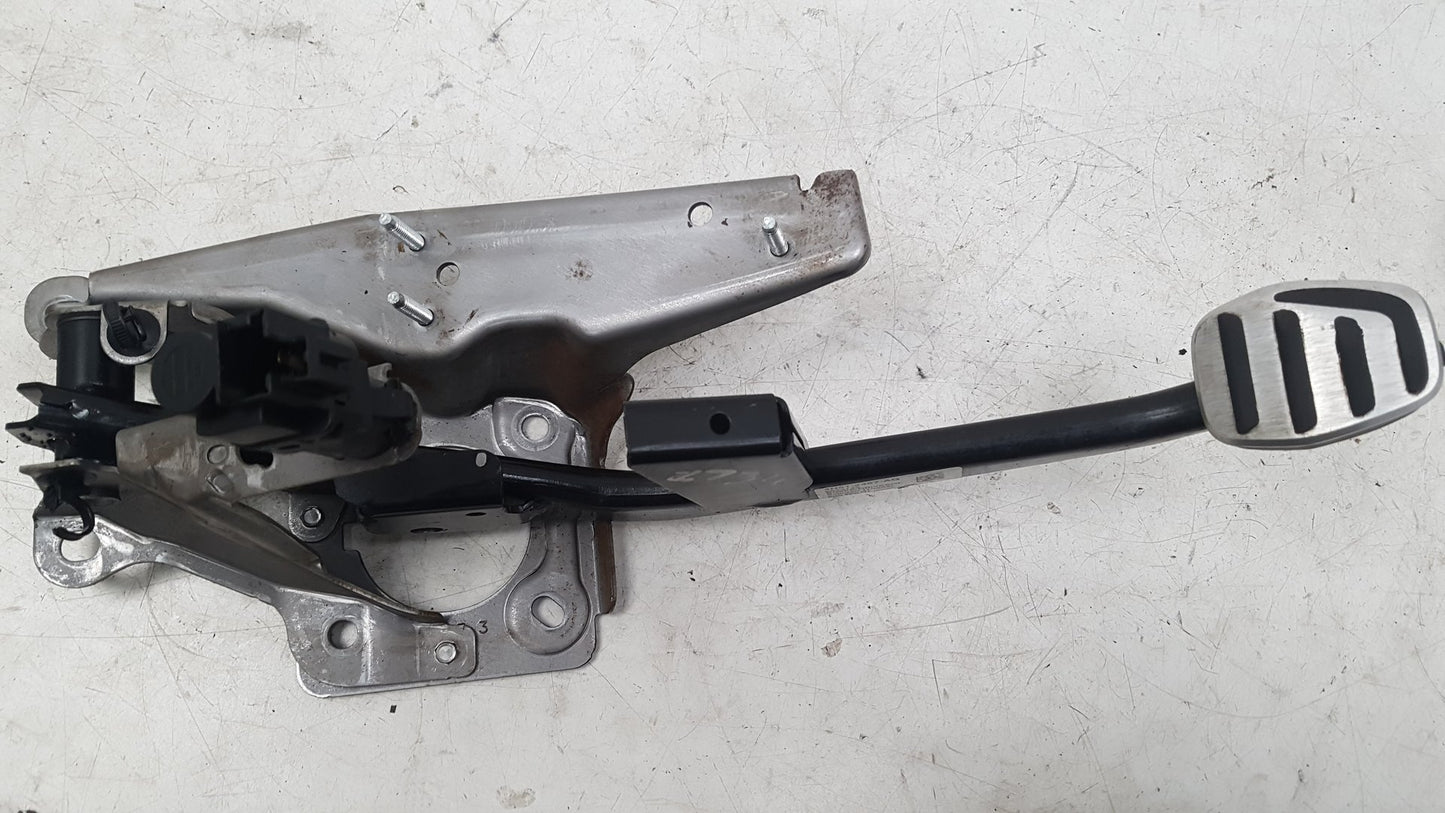 2007 - 2013 Volvo C70  Convertible Brake Pedal 4N51-2467-AG