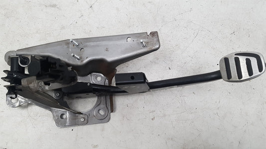 2007 - 2013 Volvo C70  Convertible Brake Pedal 4N51-2467-AG