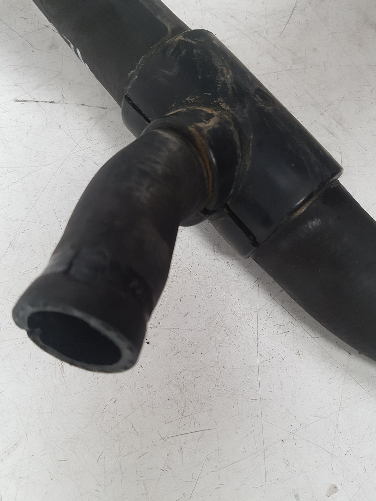 2004 - 2007 Volvo V50  Estate RADIATOR HOSE 30723083