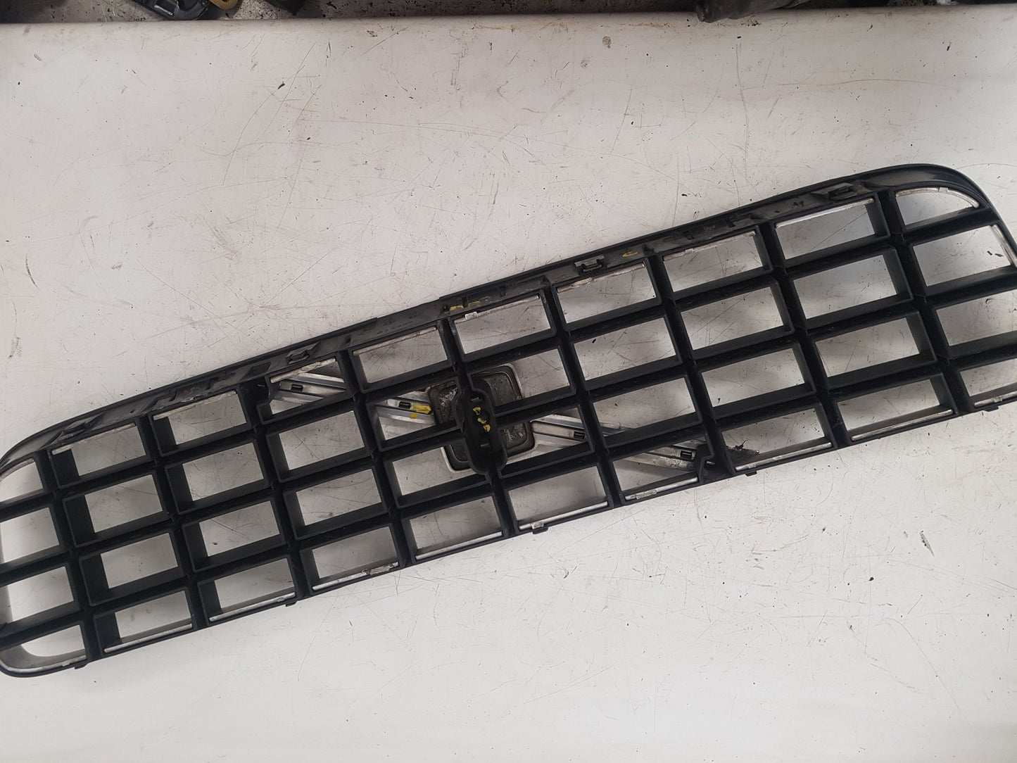 2002 - 2006 Volvo XC90  Estate FRONT GRILL 8620641
