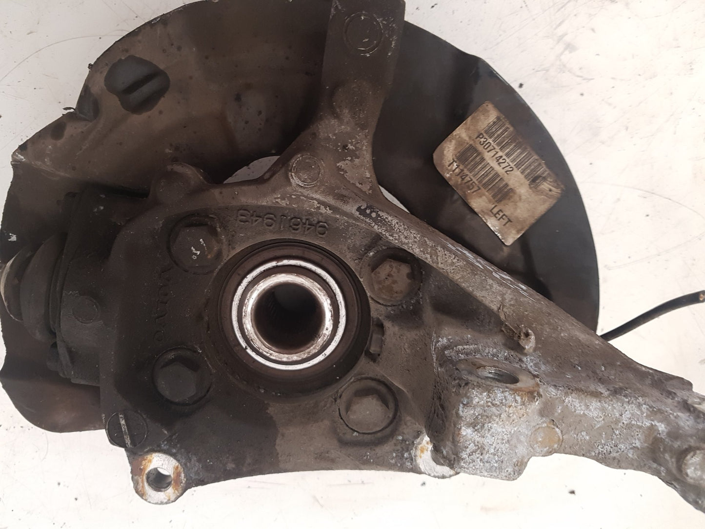 2005 Volvo S60  Saloon HUB (FRONT) LH 30714272
