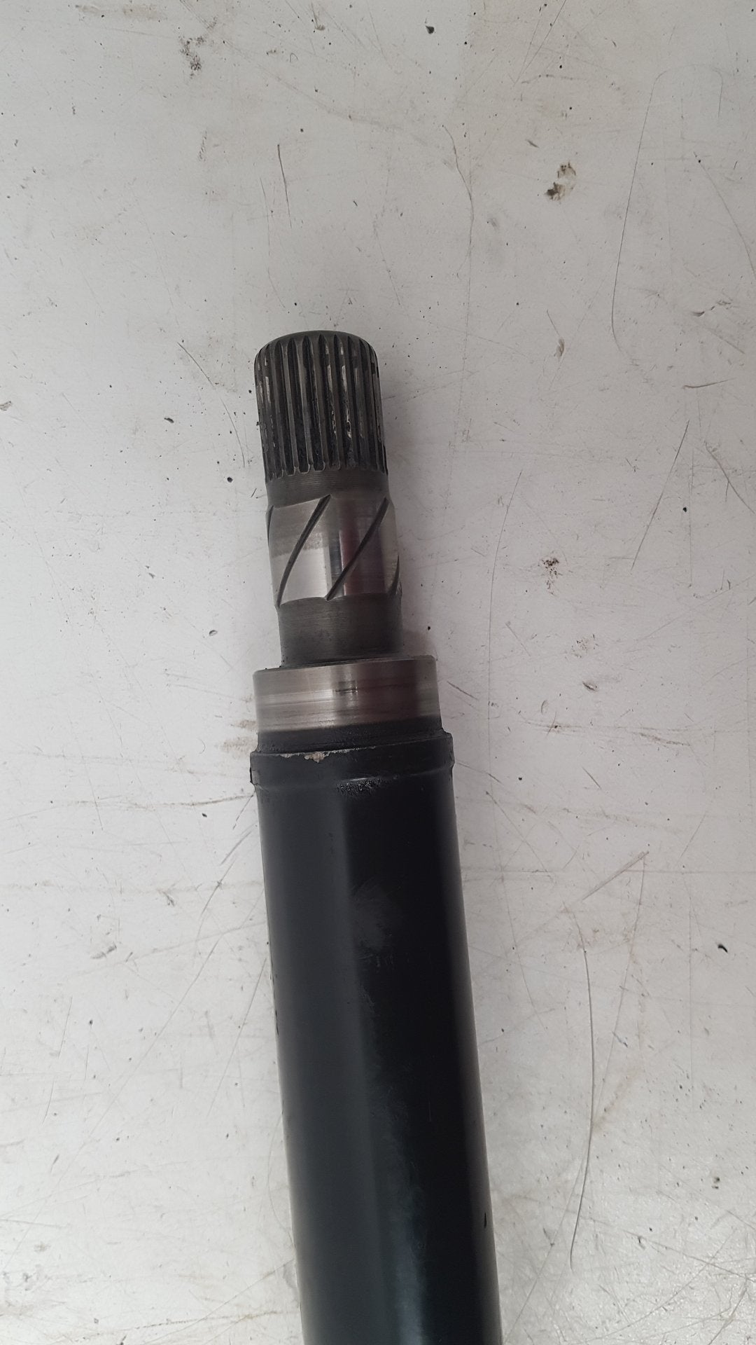 2001 - 2004 Volvo V40  Estate Driveshaft (Manual) UK Drivers Side Front. 614084