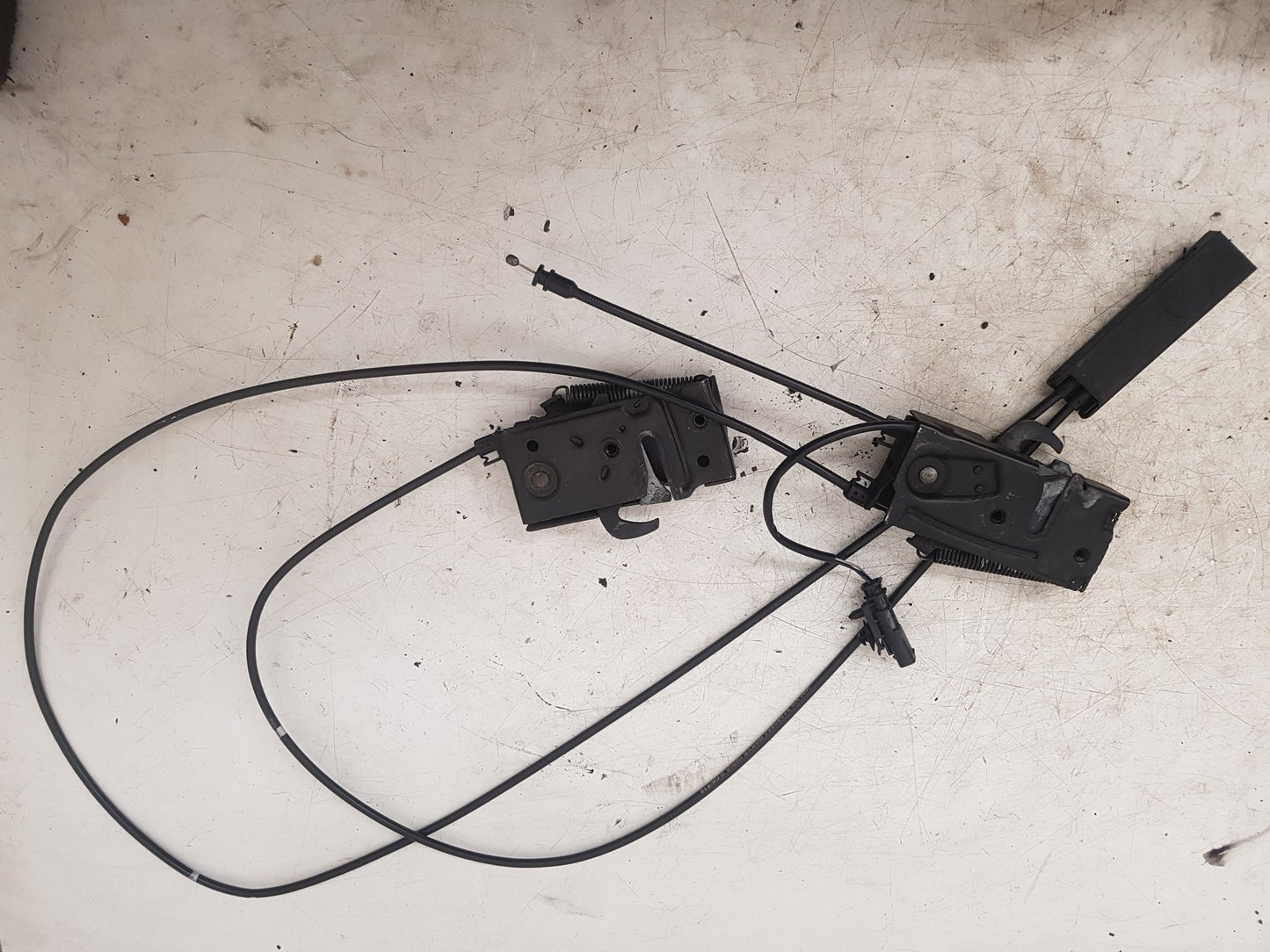 2017 - 2025 Volvo V90 235, 236 Estate Bonnet Cable 32226109 (RH)