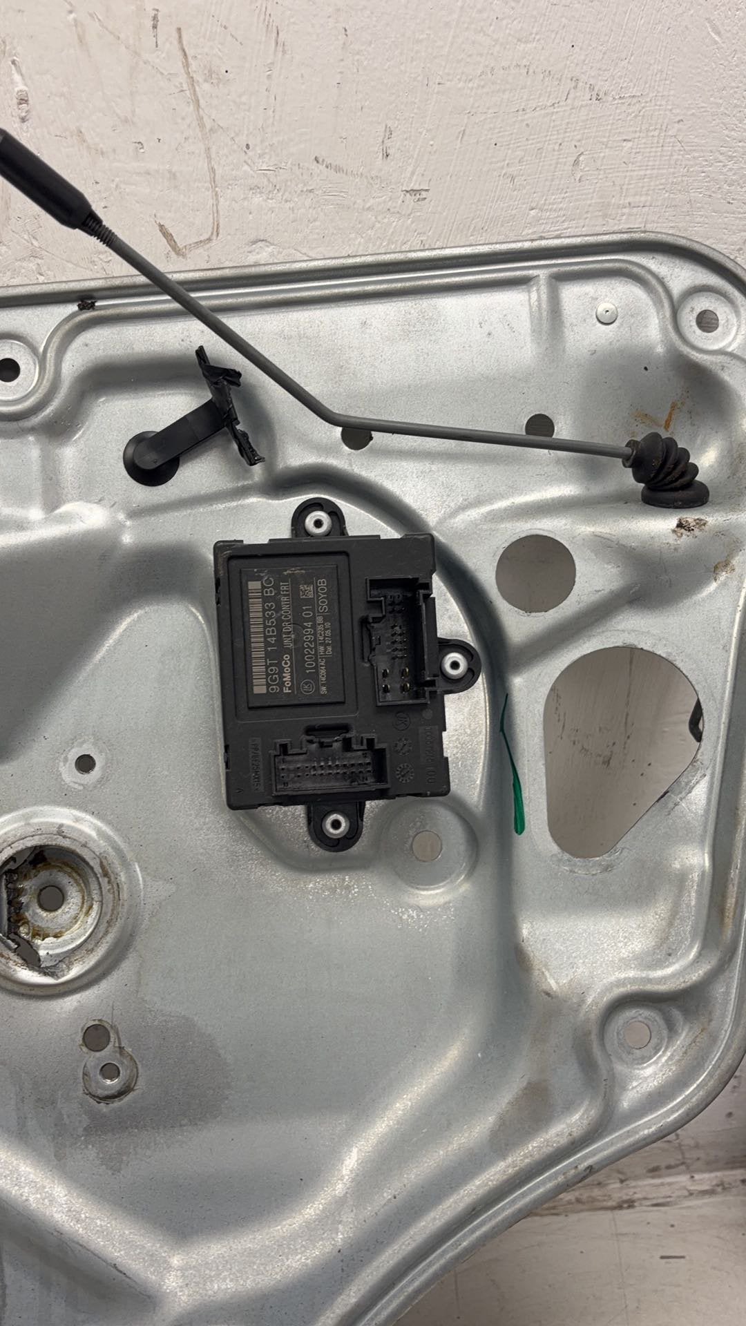 2010 Volvo XC70  Estate WINDOW REG MOTOR (DRIVERS SIDE FRONT) 30661066