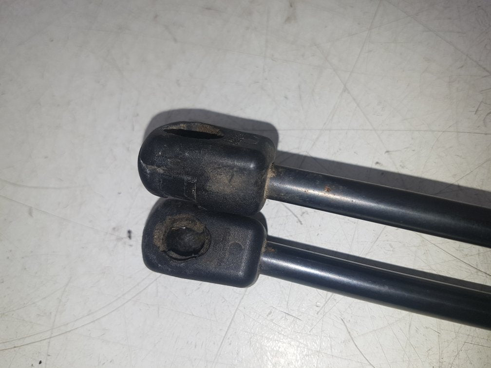 2014 Volvo V40  Hatchback TAILGATE STRUTS (PAIR) 31395607