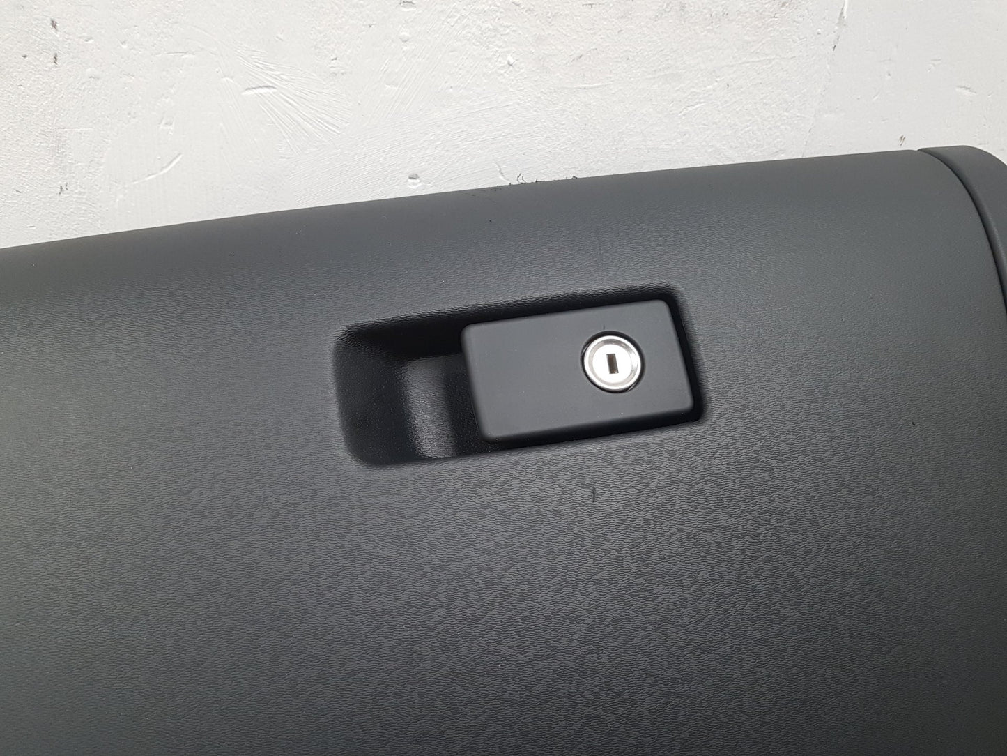 2013 - 2015 Volvo V60  Estate Glove Box 39826885