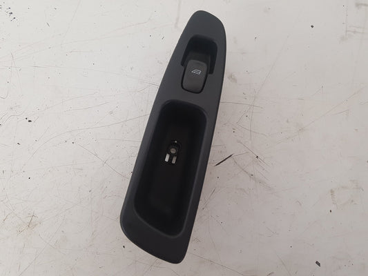 2000 - 2004 Volvo V40  Estate Right Rear Window Switch 30638710
