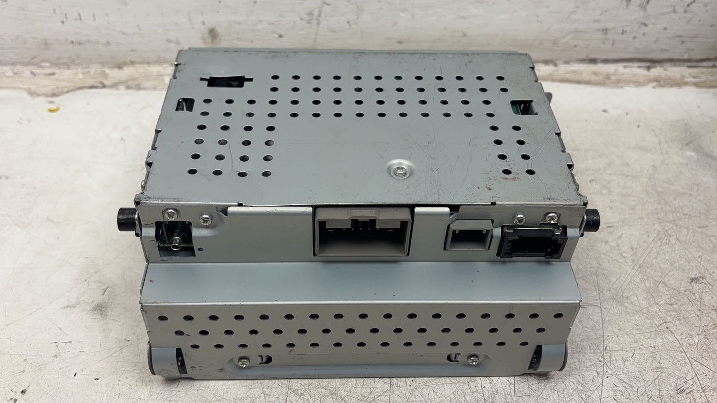 2004 - 2007 Volvo XC70  Estate CD PLAYER (SINGLE CD) 31285836