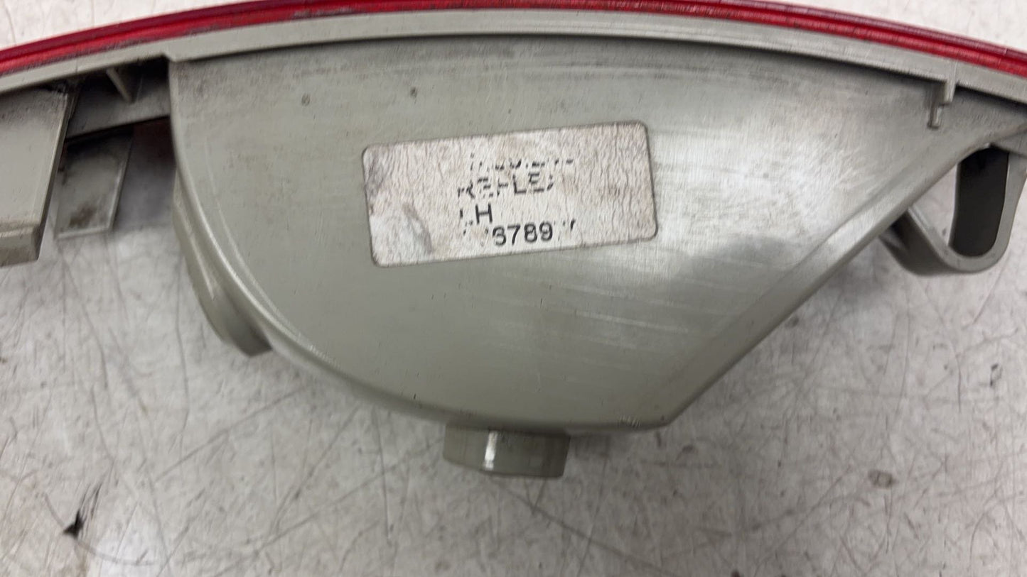 2005 - 2012  Xc90 D5 Se Awd E4 5 Dohc  Estate PASSENGER REAR REFLECTOR 30678970